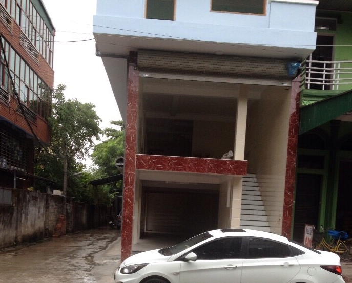 Cho thuê tầng 1 làm văn phòng hoặc cửa hàng. Địa chỉ đường Hồ Xuân Hương, cửa nam. Phía sau karaoke 108 phan đình phùng.